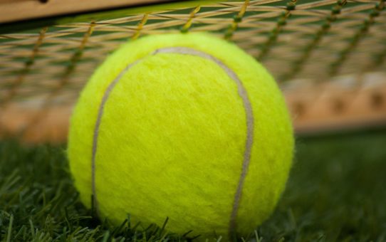 7 benefícios de jogar tênis
