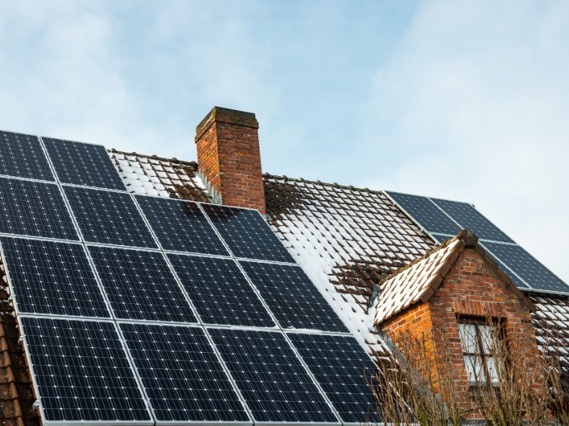 Desvendando os Benefícios da Energia Solar para Empresas: Uma Abordagem Abrangente