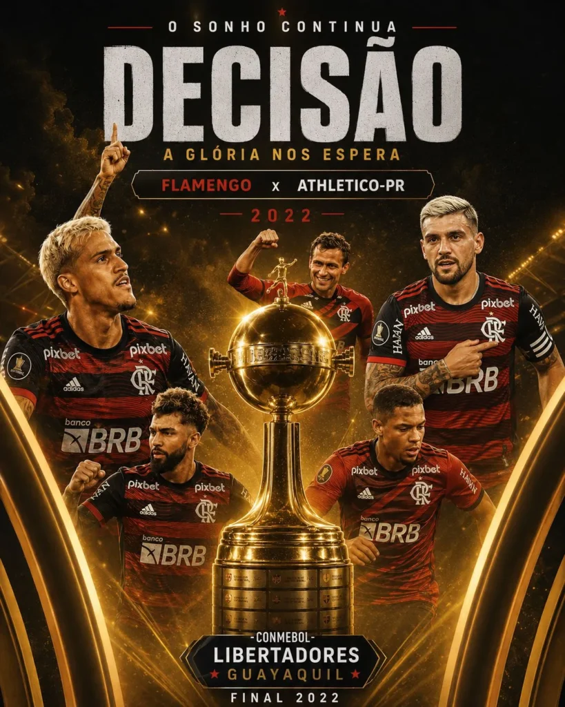 jogadores doflamengo adimirando a taça da libertadores de 2022
